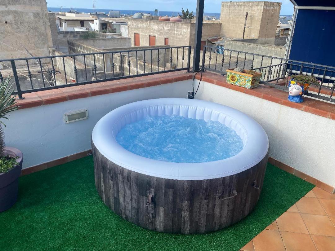 Apartment With Terraces And Private Jacuzzi - San Vito 400M From Beach San Vito Lo Capo Luaran gambar